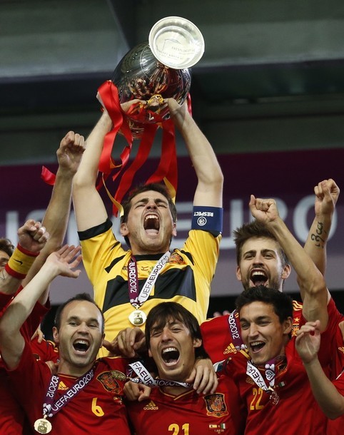 4 năm, 3 danh hiệu lớn: 2 EURO, 1 World Cup. Thật không thể nói gì hơn ngoài 2 chữ "Tuyệt vời".